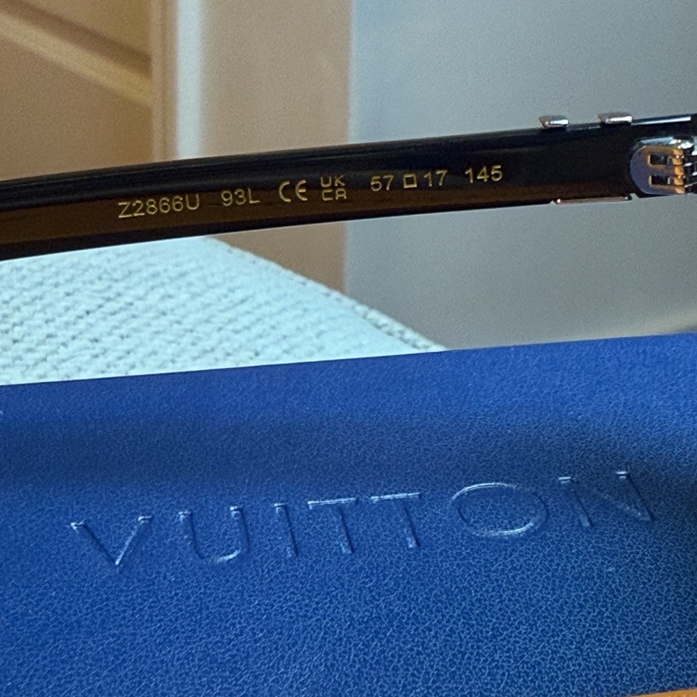 Louis Vuitton Black Sunglasses with Dark Smoke Lenses - Picture 5 of 9